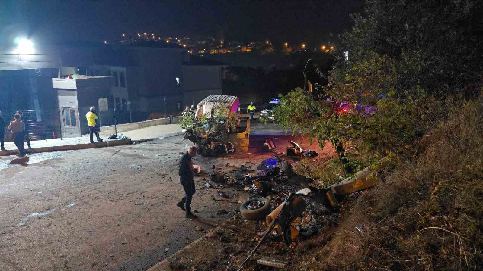 karabuk-te-isci-servisi-elektrik-diregine-carpti-6-yarali