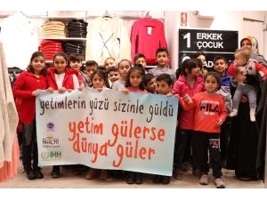 Suriyeli Yetimlere Kıyafet Desteği