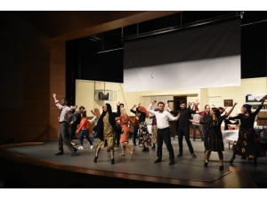 Kahvede Cümbüş Seyircisi İle Buluştu