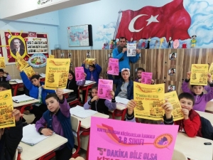 Minik Öğrenciler ’’5 Dakika Bile Olsa Kitap Okumak’’ Projesiyle Kitap Okumayı Seviyor