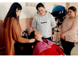 Bakıma Muhtaç Yaşlı Ve Hastaların Saç Bakımını Öğrenciler Yapacak