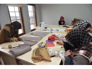 Köy Kadınları Kurslar İle Becerilerini Geliştiriyor