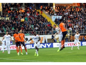 Spor Toto Süper Lig: Aytemiz Alanyaspor: 1 - Medipol Başakşehir: 1 (Maç Sonucu)