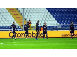 Spor Toto Süper Lig: Kasımpaşa: 2 - Beşiktaş: 0 (İlk Yarı)