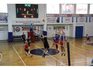 Voleybol Erkekler 1. Ligi: Düzce Belediyespor: 3 - Eskişehir Anadolu Üniversitesi: 1