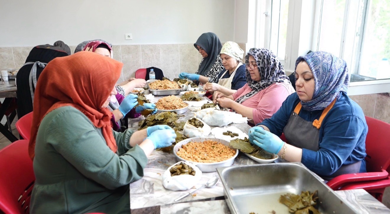 erbaa-belediyesi-nden-narince-yapragiyla-rekorluk-lezzet