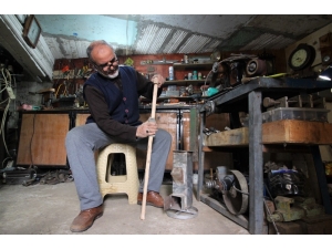 Bu Atölyeye Hurda Olarak Giren Parçalar Kullanışlı Eşyalara Dönüşüyor