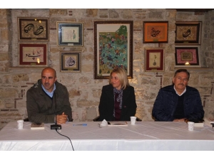 Kuşadası’nda “ Yazarlar Buluşuyor “ İsimli Söyleşi Yapıldı