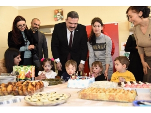 Rektör Çomaklı, Engelli Öğrenciyi Doğum Gününde Yalnız Bırakmadı