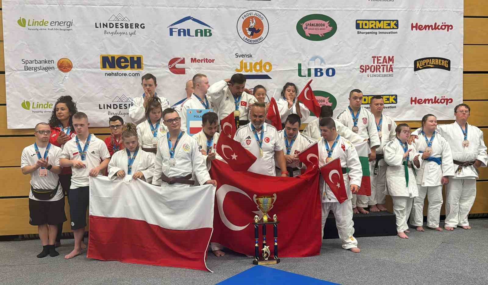 ozel-sporcular-down-judo-milli-takimi-namaglup-dunya-sampiyonu