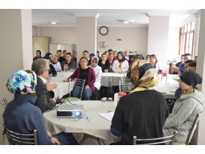 Hastane Çalışanlarına 5 Bin Yıllık Hacamat Tedavisi Anlatıldı