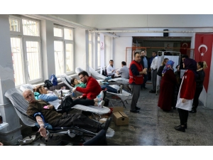 Velilerden Kızılay’a Anlamlı Bağış