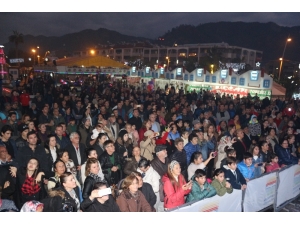 Temizlik İşçileri Müzik Grubundan Sahne Şov