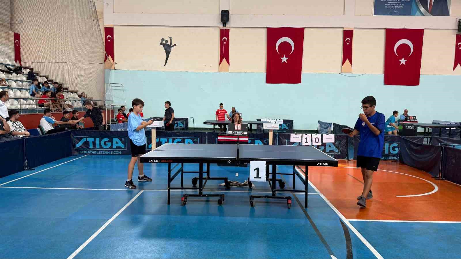 turkiye-nin-genc-masa-teniscileri-hopa-da-sampiyonluk-icin-yarisiyor