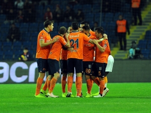 M.başakşehir 3 Sezondur Devreleri Lider Kapatıyor