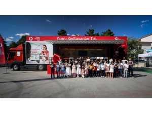 Yarını Kodlayanlar Eğitim Tırı 2018’de 3 Bin 700 Çocuğa Ulaştı