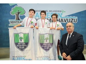 Geleneksel Yüzme Yarışlarında Yüzlerce Sporcu Mücadele Etti