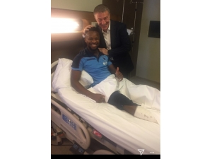 Ağaoğlu, Ameliyat Öncesi Onazi’ye Moral Verdi