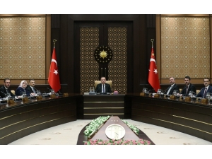 Kabine Toplantısı, Cumhurbaşkanı Recep Tayyip Erdoğan Başkanlığında Başladı. Cumhurbaşkanlığı Külliyesi’ndeki Toplantı, Saat 16.20’de Başladı.