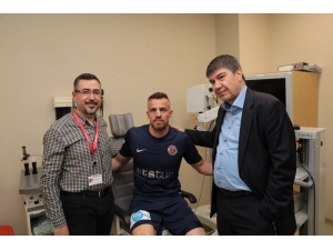 Antalyasporlu Chico’nun Burnu Kırıldı