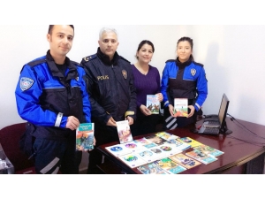 Polis Eşlerinden Kütüphaneye Destek