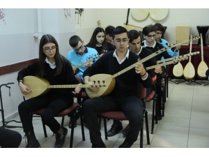 Sivas’ta Geleceğin Ozanları Bağlama Sınıfında Yetişecek