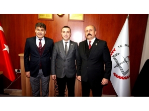 Bir Değil 200 Öğrenciyi Giydirdi