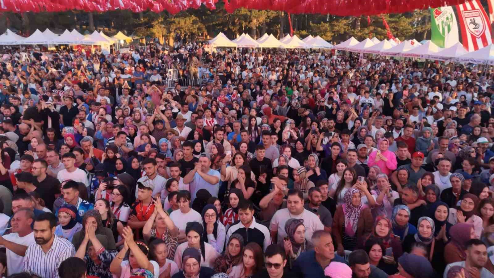 samsun-festivali-ni-duyan-75-bin-kisi-yaylaya-akin-etti
