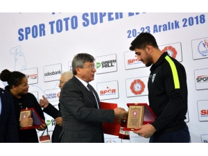 Şampiyon Judocuya Bir Ödül De Federasyondan