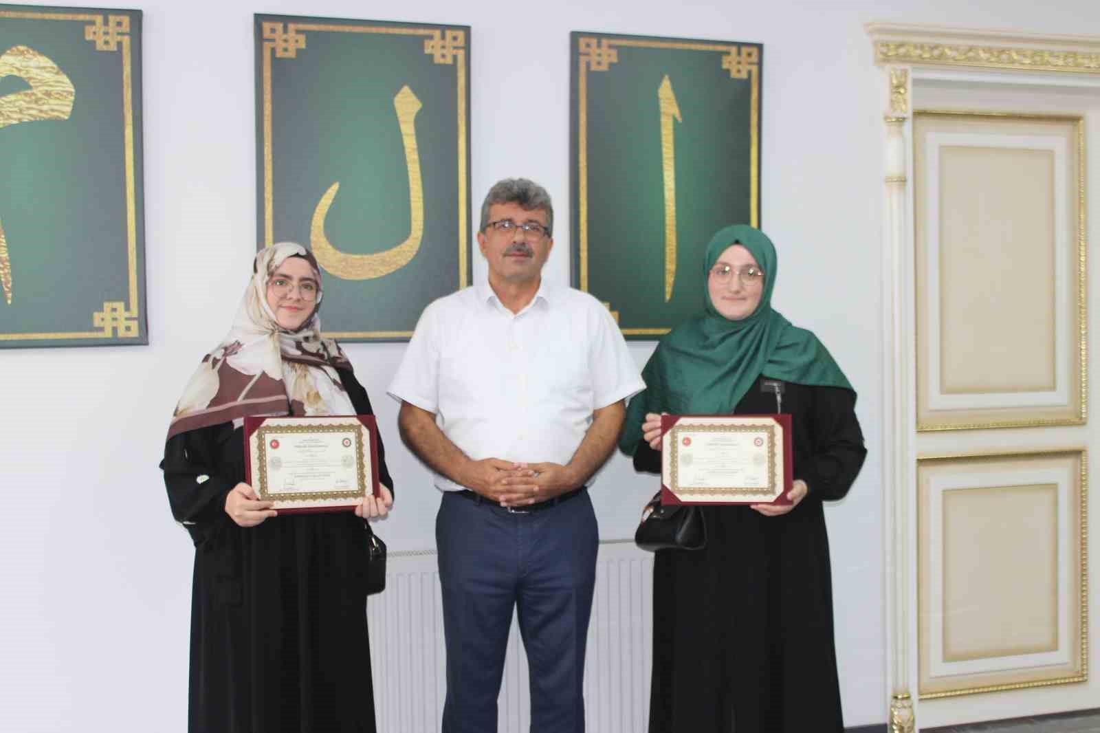 ordu-da-hafizlik-egitimini-tamamlayan-8-ogrenciye-belgeleri-verildi