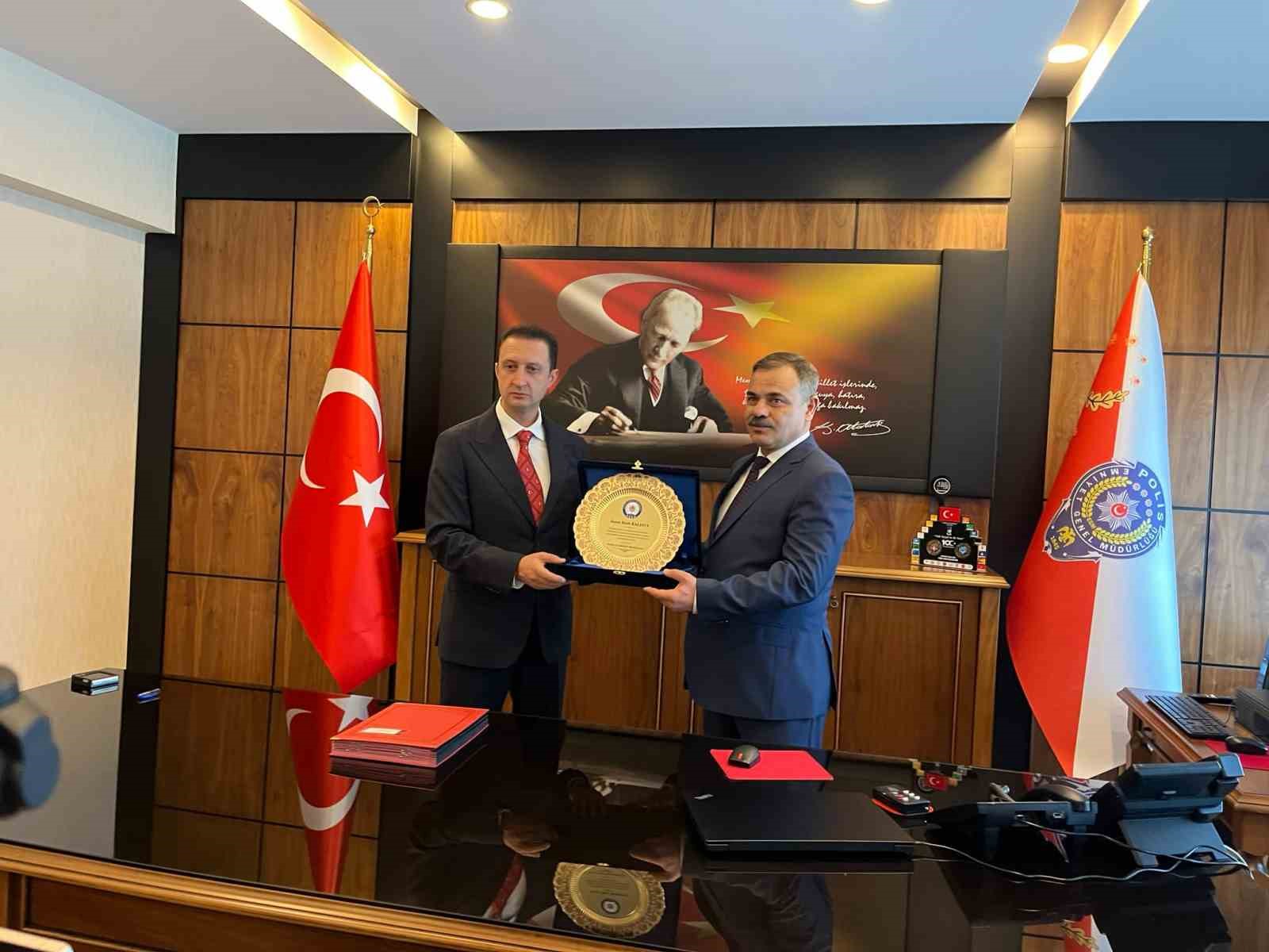 bingol-emniyet-mudurlugu-nde-devir-teslim-toreni
