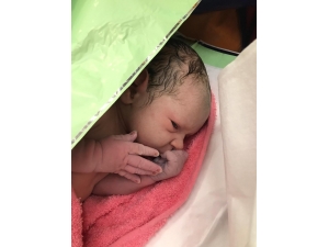 112 Ekipleri Doğum Sancısı Tutan Anneyi Evinde Doğurttu