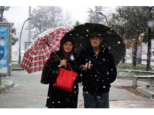 Sakarya Güne Beyaz Örtüyle Uyandı