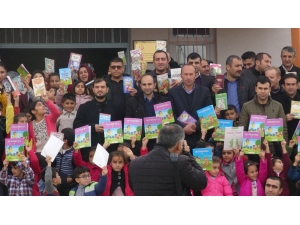 Gercüş’te Öğrenciler Ve Veliler Birlikte Kitap Okuyor