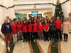 Denizi Olmayan Şehrin Şampiyon Yüzücüleri