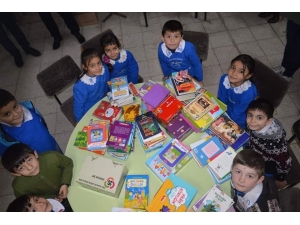 İlkokul Öğrencilerinden Kardeş Okula Kütüphane