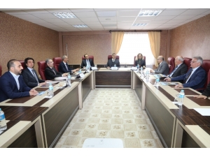 Rektör Savaş, ’Pilot Üniversiteler Değerlendirme ’ Toplantısına Katıldı