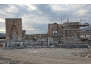 611 Yıllık Süleyman Han Camii’nin Minaresi Yeniden İnşa Ediliyor