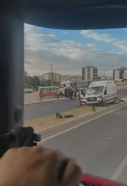 polatli-da-ambulans-ile-otomobil-carpisti-5-yarali
