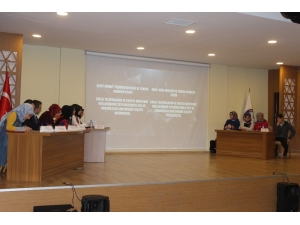 Genç’te, Liseliler Sosyal Medyayı Tartıştı