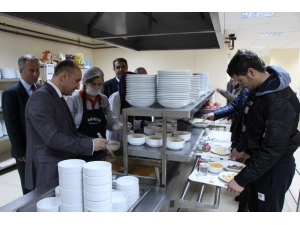 Rektörden Öğrencilerine Kar Tatili Jesti Ücretsiz Yemek