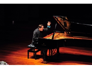 Fazıl Say ‘İzmir Süiti’ İkü’de