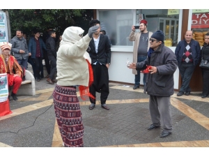 Tiyatro Oyununa Tiyatrolu Davet