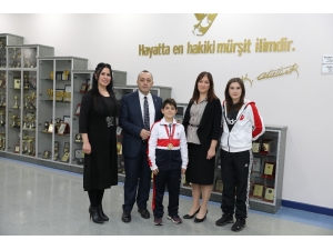 Sanko Okulları Sporcusu Efe Sözmen Teniste Birinci Oldu