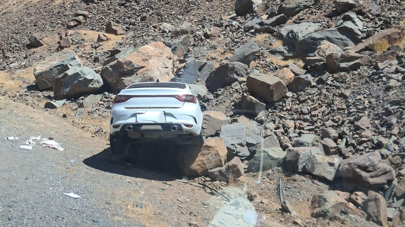 hakkari-cukurca-kara-yolunda-kaza-3-yarali
