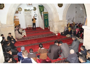 İmam Hatipliler, Tarihi Camide Yarıştı