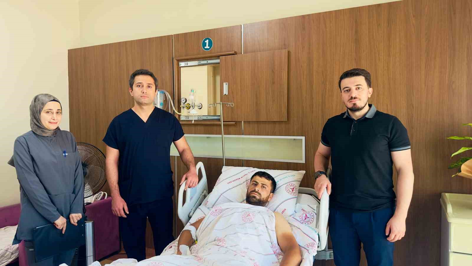 siirt-te-beton-mikserine-kaptirilan-bacak-basarili-ameliyatla-kurtarildi