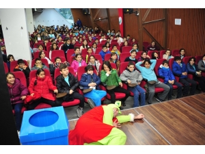 Minikler, Tiyatro İle Geri Dönüşümü Öğreniyor