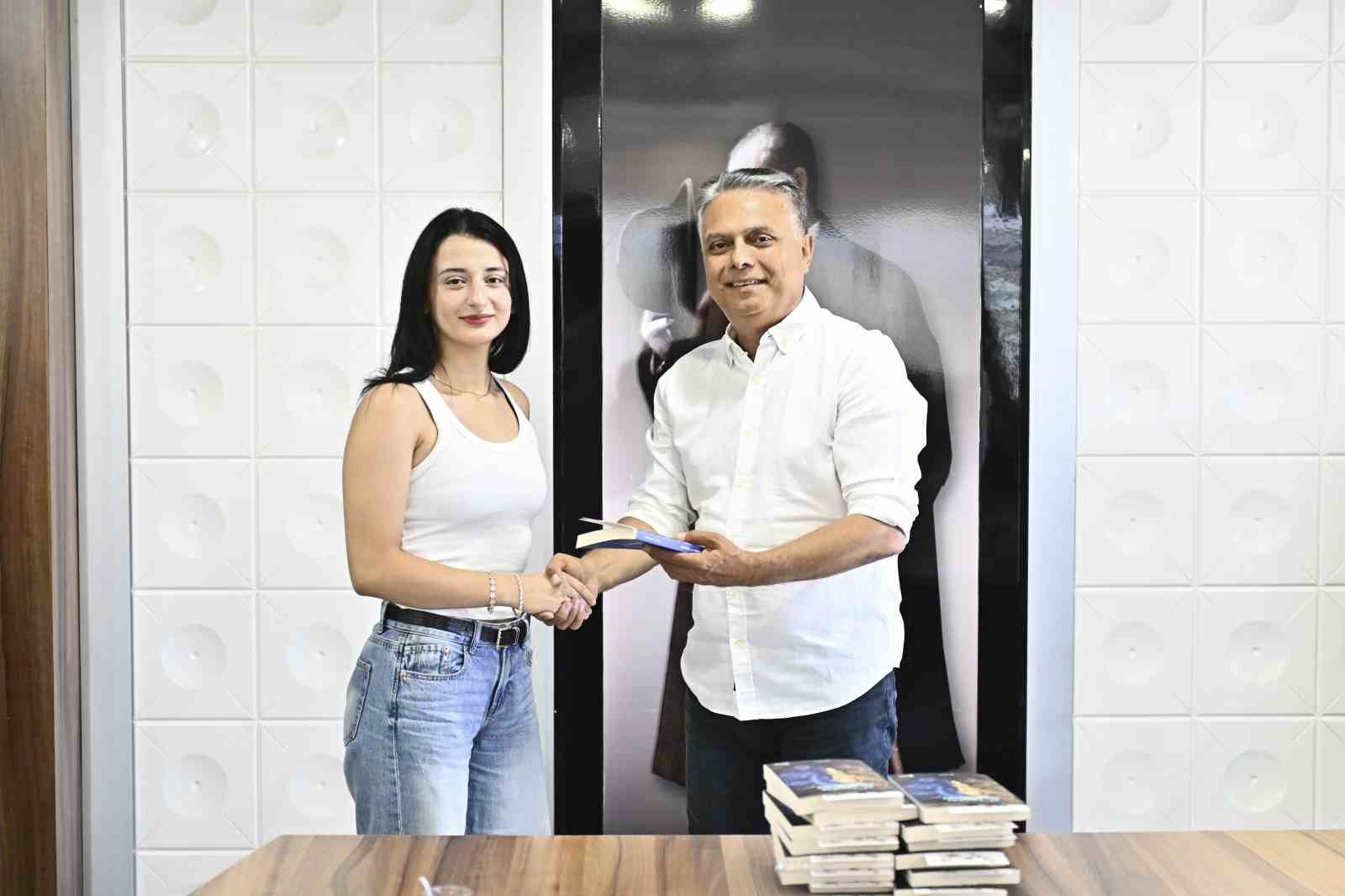baskan-uysal-basarili-ogrencileri-hediye-cekiyle-odullendirdi
