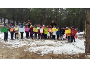 Öğrencilerden Kuşlar İçin Askıda Yem